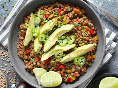 Ensalada de lentejas con aguacate y mango