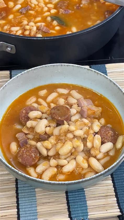 Ingredientes para alubias pintas a la navarra