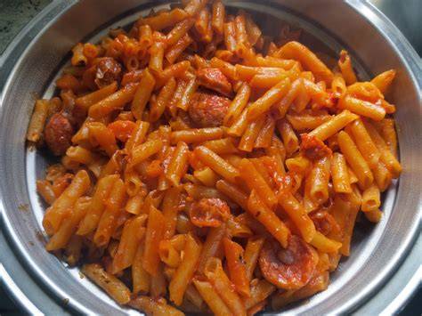 Pasos de la preparación de macarrones con chorizo en Thermomix