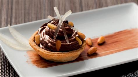 Detalle de tartaleta de limón y chocolate