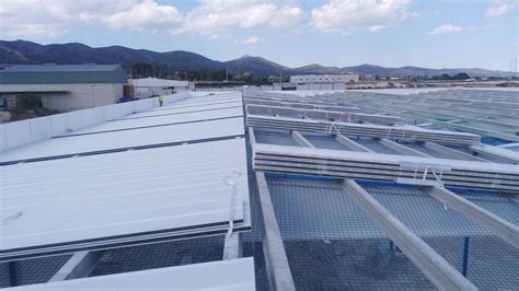 Panel Sandwich para techo de naves industriales