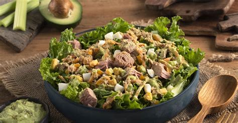 Ensalada de atún con papa y aguacate