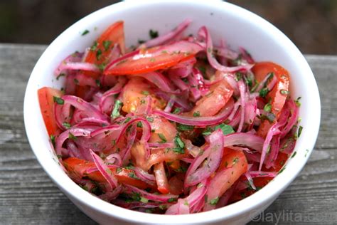Cebolla y tomate curtido