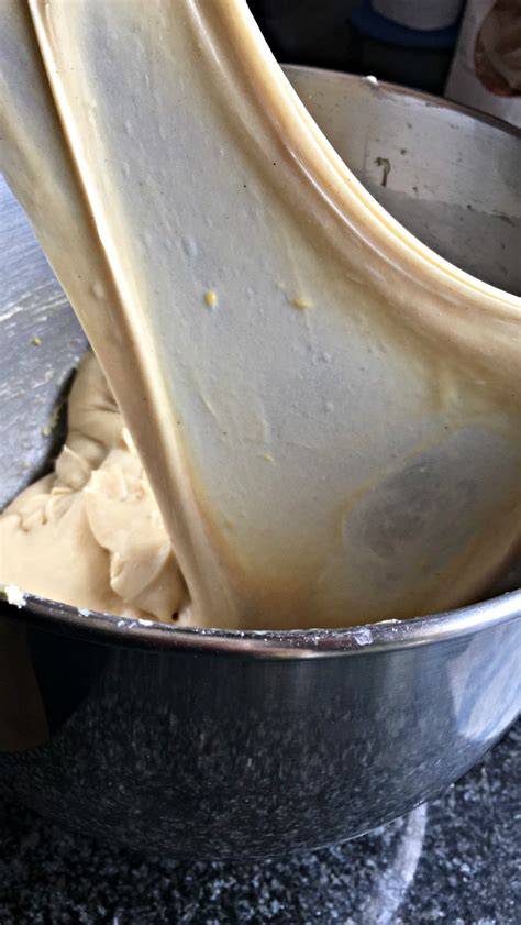 Prueba de la membrana en masa de brioche