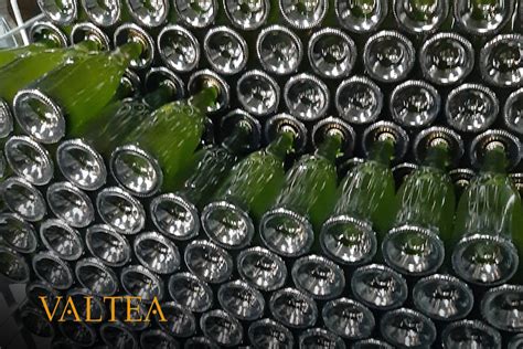 Botellas de vino espumoso en rima