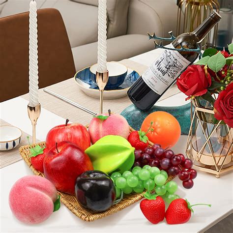 Frutas rojas azucaradas para decoración