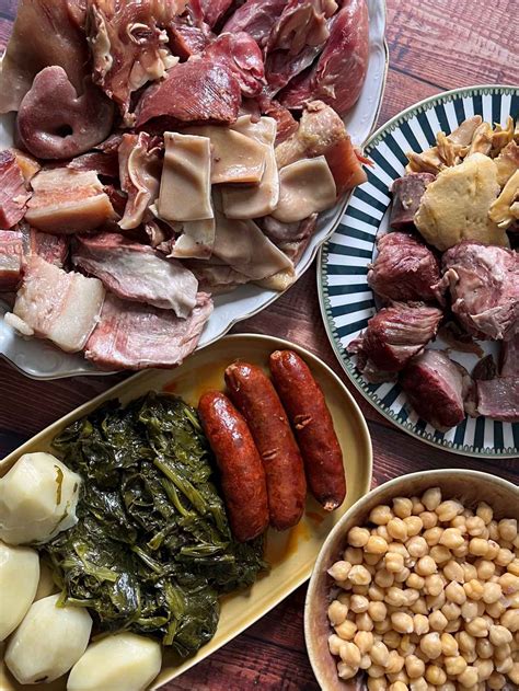 Plato de cocido gallego humeante