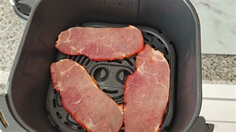 Filetes de cerdo empanados en freidora de aire listos para servir