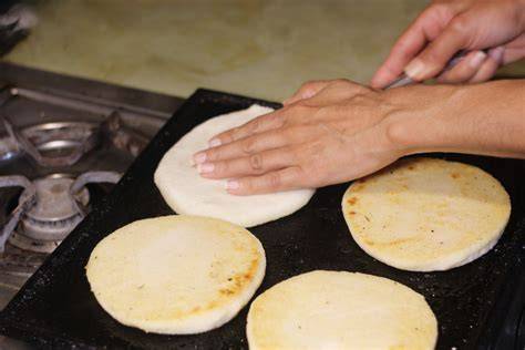 Formando las arepas