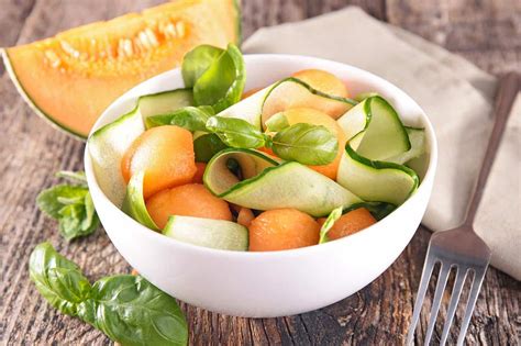 Ingredientes para ensalada de melón y pepino