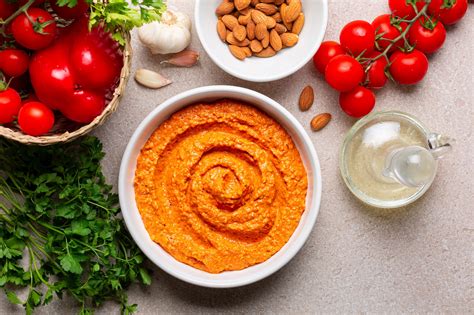 ingredientes frescos para salsa romesco