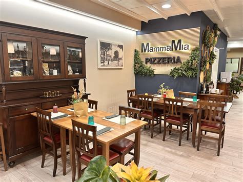 Interior del restaurante O Mamma Mia con detalles italianos