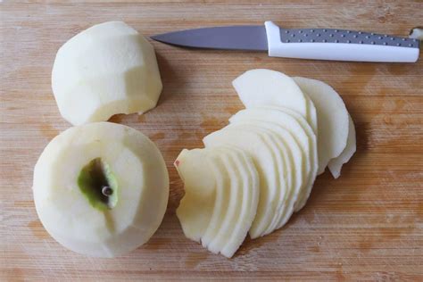 Manzanas cortadas en láminas para tarta