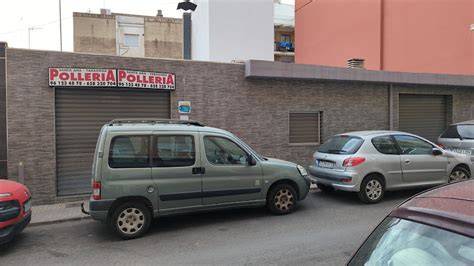 Fachada de la Pollería Santa Ana Tarazona en Picassent
