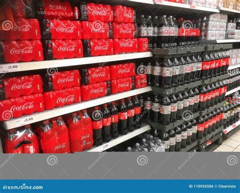 Botellas de Coca-Cola en un supermercado