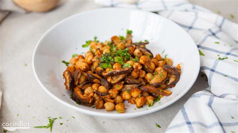 Garbanzos salteados con setas y pimientos