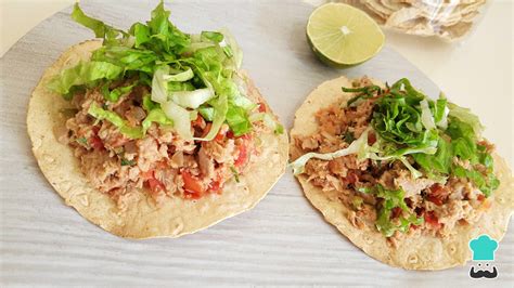 Proceso de preparación de tostadas de atún