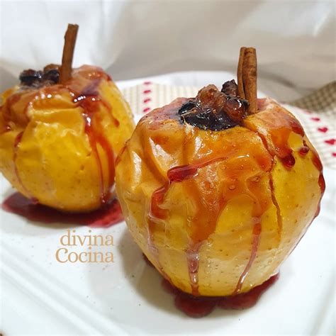 Manzanas asadas decoradas con crema de turrón y canela