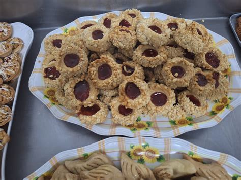 Ingredientes típicos de la repostería árabe: miel, frutos secos, especias y agua de azahar