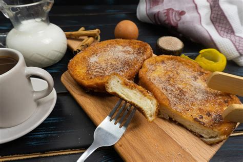 Torrijas horneadas con un toque de canela