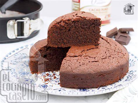 Ingredientes para un bizcocho de chocolate de varias capas