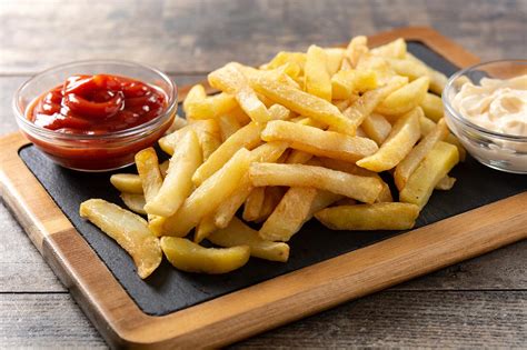 Patatas fritas gourmet como acompañamiento de bebidas