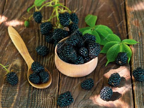 Moras frescas en un cuenco