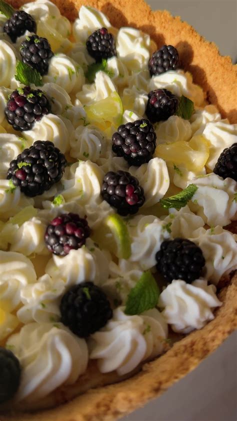 Tarta de moras con mascarpone y leche condensada