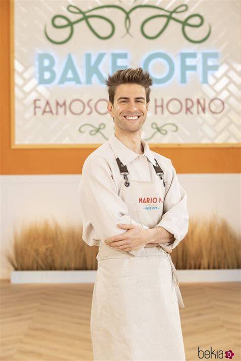 Mario Marzo celebrando su victoria en Bake Off