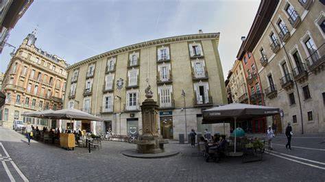 Fachada de La Crepa en la Plaza del Consejo de Pamplona