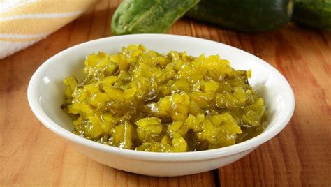 Relish de pepinillos en frascos de vidrio