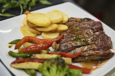 Entrecôte a la parrilla con guarnición