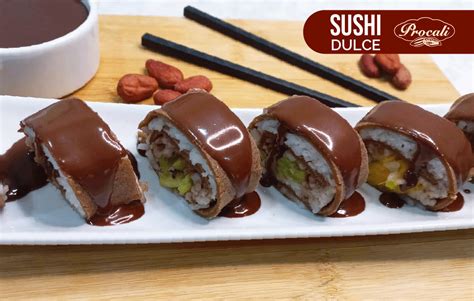 Sushi dulce con diferentes rellenos y coberturas