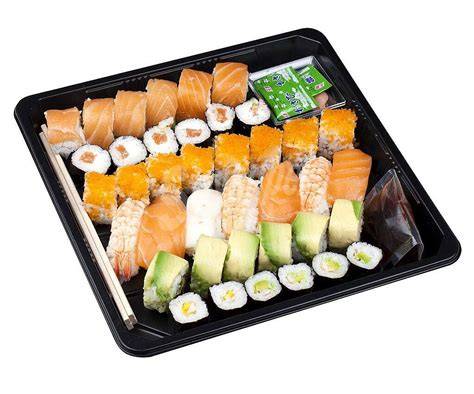 Variedad de makis y nigiris frescos preparados por Catering Sushisima