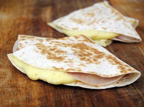 Tortillas de trigo rellenas estilo sincronizadas