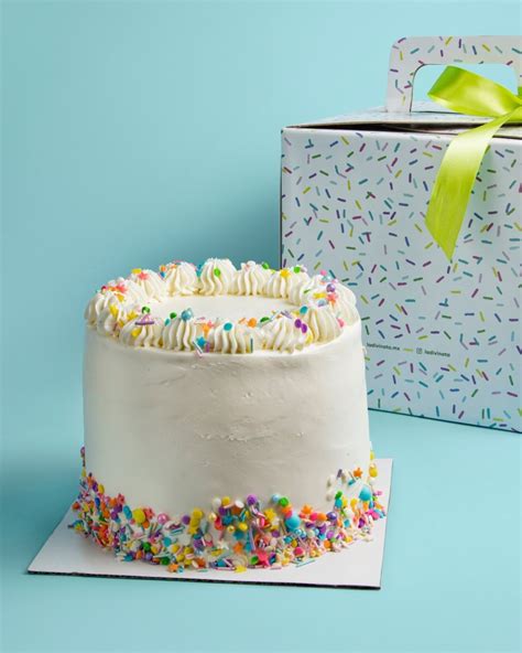 Variedad de pasteles de cumpleaños