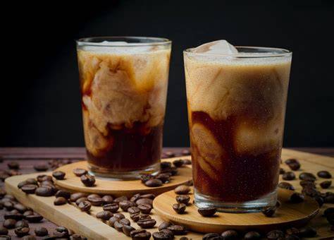 Café frío con Coca-Cola en vaso