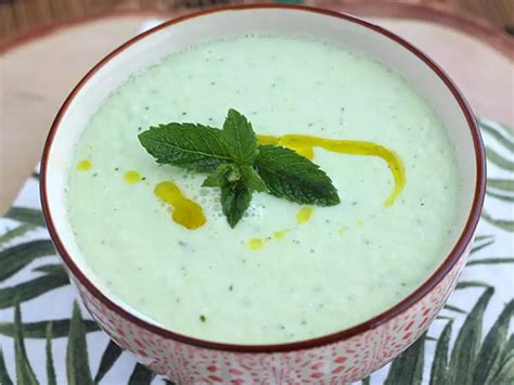 Sopa fría de pepino y menta