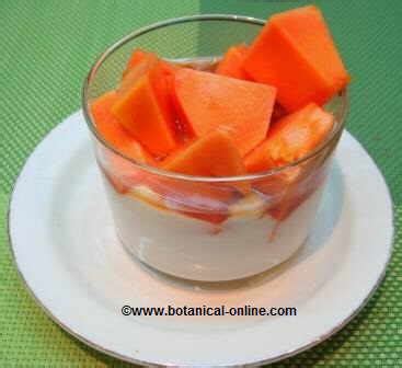 Yogur con trozos de papaya para niños
