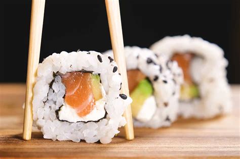 Variedad de uramakis y nigiris de Uramaki Sushi