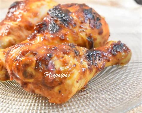 Muslos de pollo marinados listos para la freidora de aire