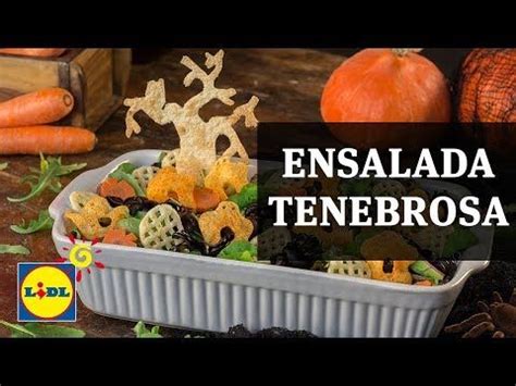 Ensalada tenebrosa con decoraciones de Halloween