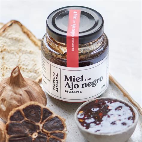 Ingredientes para el glaseado de miel de ajo negro