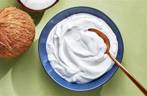 Crema de coco casera en proceso de cocción