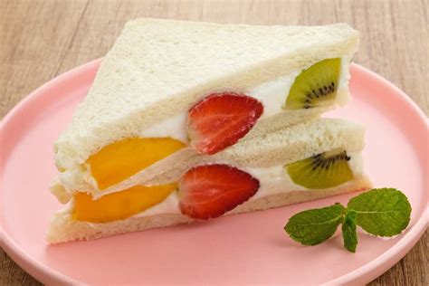 Sándwich de fruta japonés recién preparado