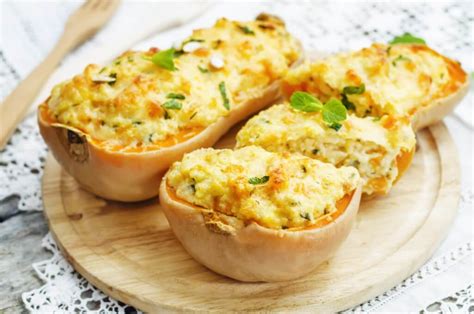 Calabaza rellena al horno con queso gratinado