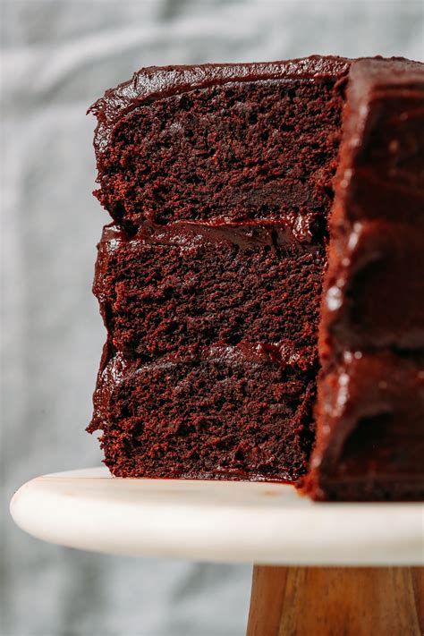 Pastel de chocolate vegano con frosting
