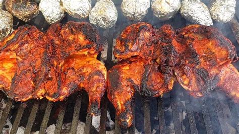 Pollos asados al carbón