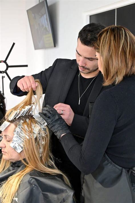 Ivanca Vera y su equipo trabajando en el estilismo del videoclip