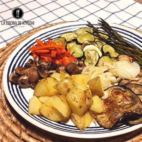 Patatas y verduras asadas con salsa de limón
